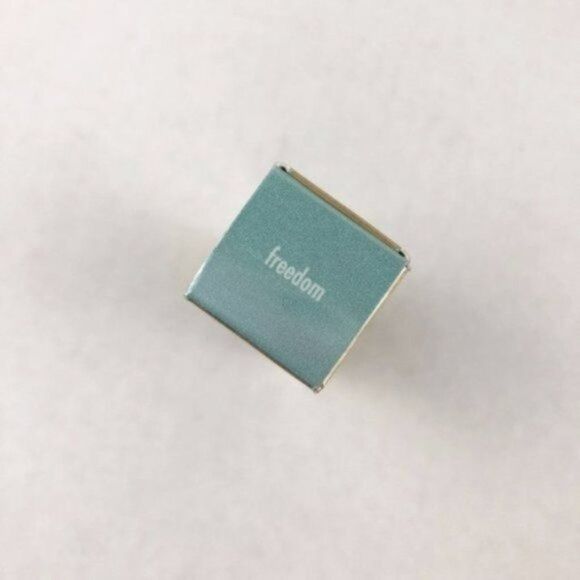 STILA Shimmer & Glow Liquid Eye Shadow in Freedom  - Picture 3 of 7